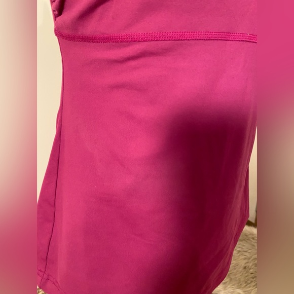 Tonic Active Yoga Top with Built in Shelf Bra Size Medium in EUC - Picture 5 of 9